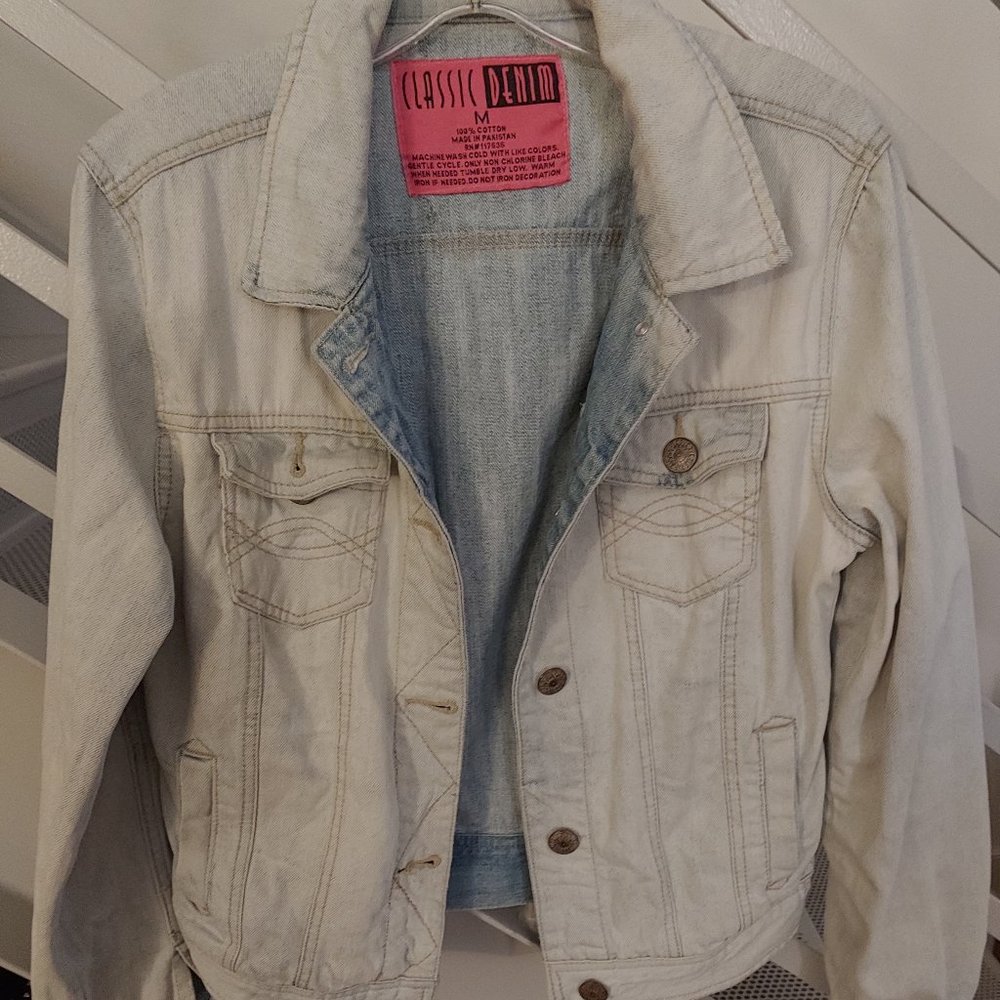 NWOT Classic Denim Jean Jacket Sz M